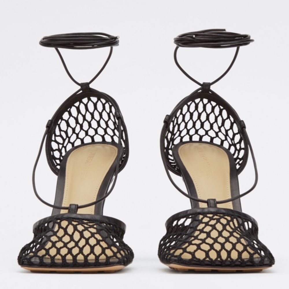 Authentic! Bottega Veneta sandías Only tried them on once.